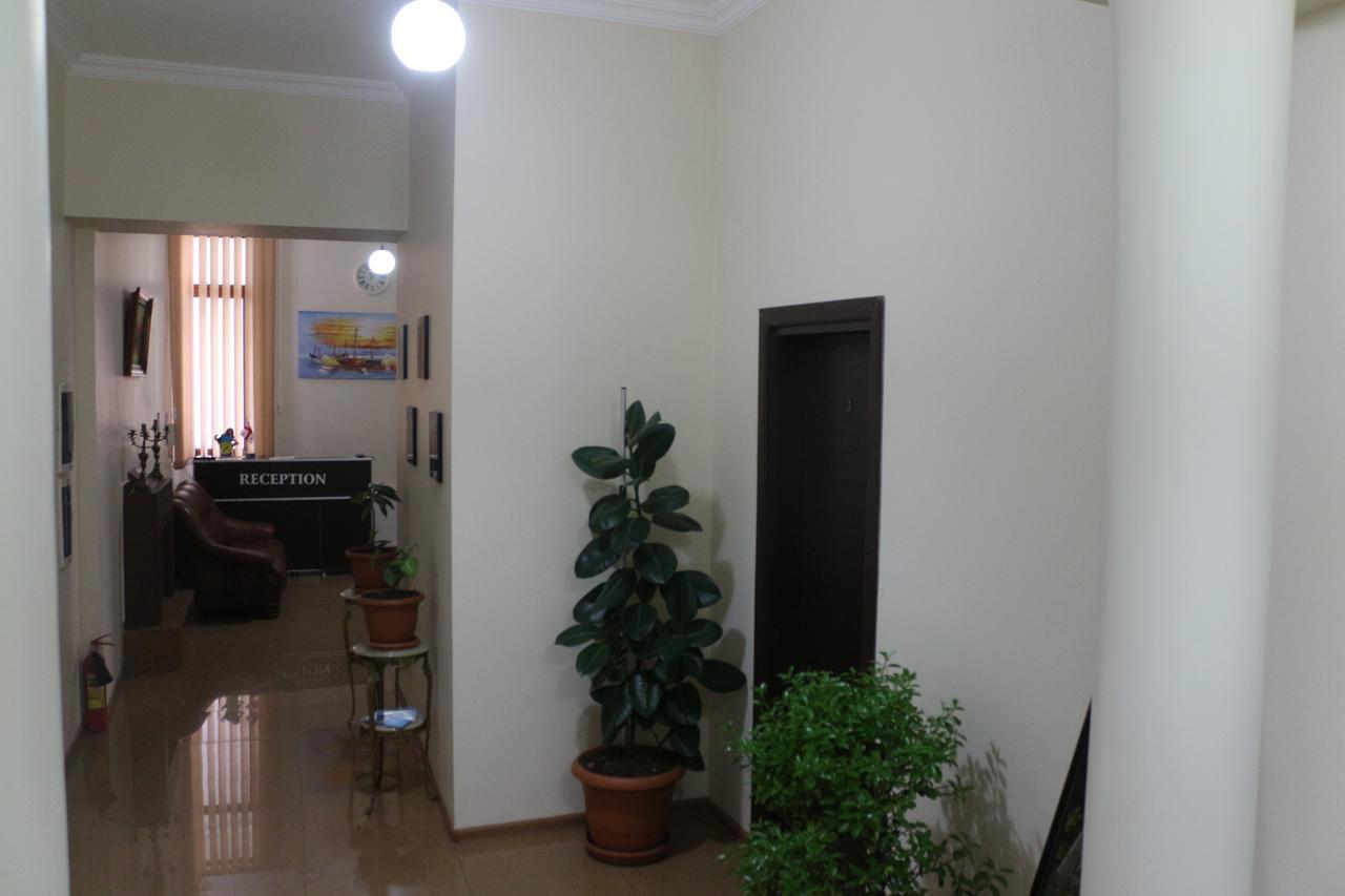Hotel Albatros Batumi Luaran gambar